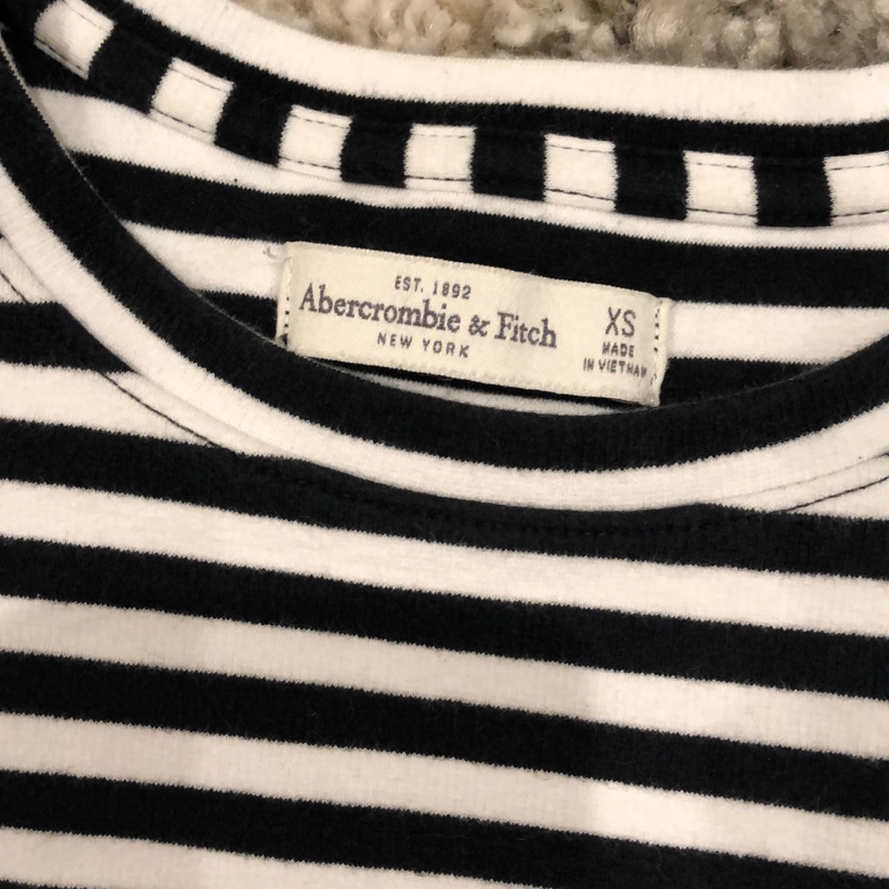 Cropped striped quarter sleeve shirt - Picture 3 of 4